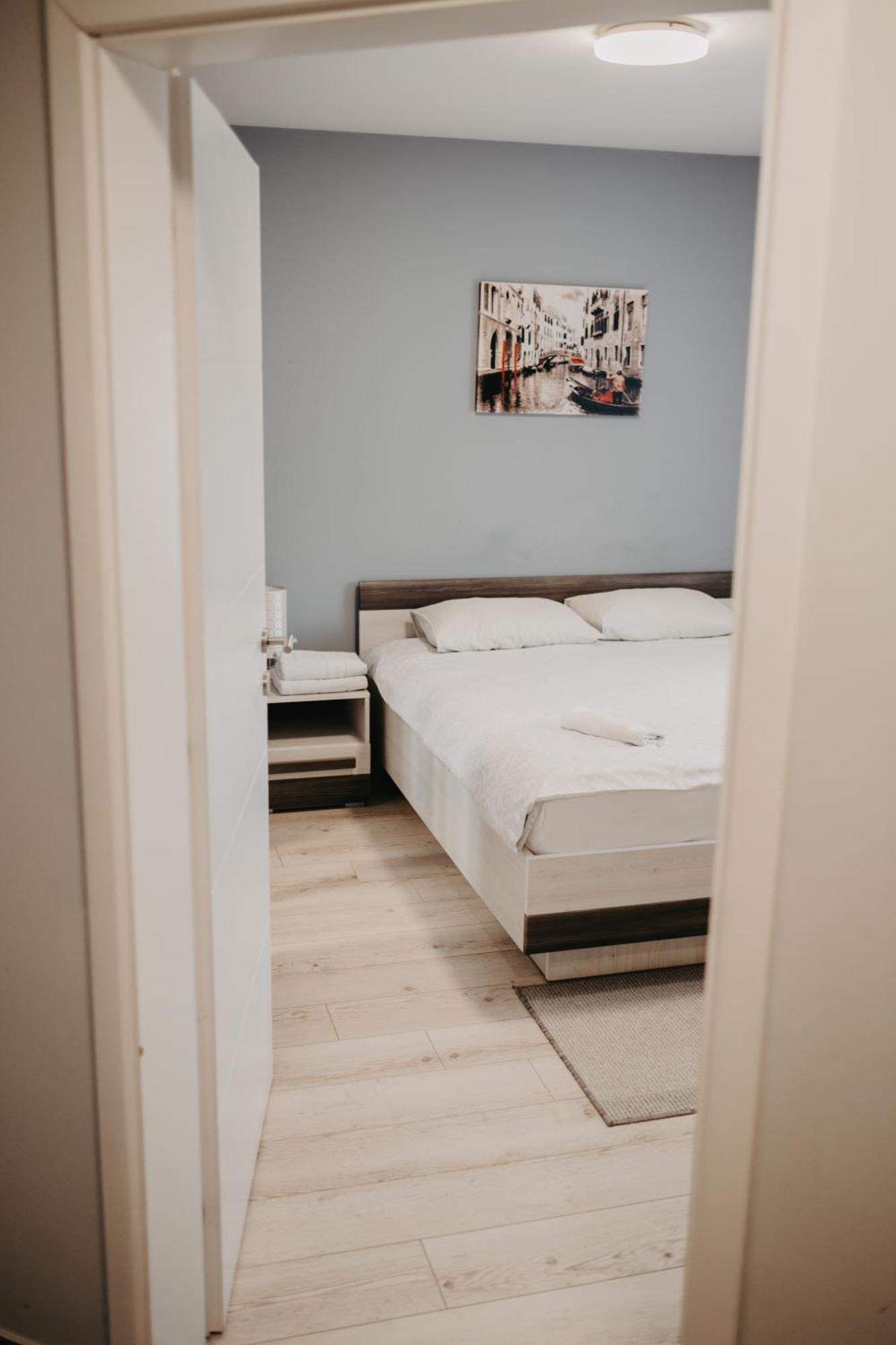 Prenociste Park Bed and Breakfast Modrica Buitenkant foto