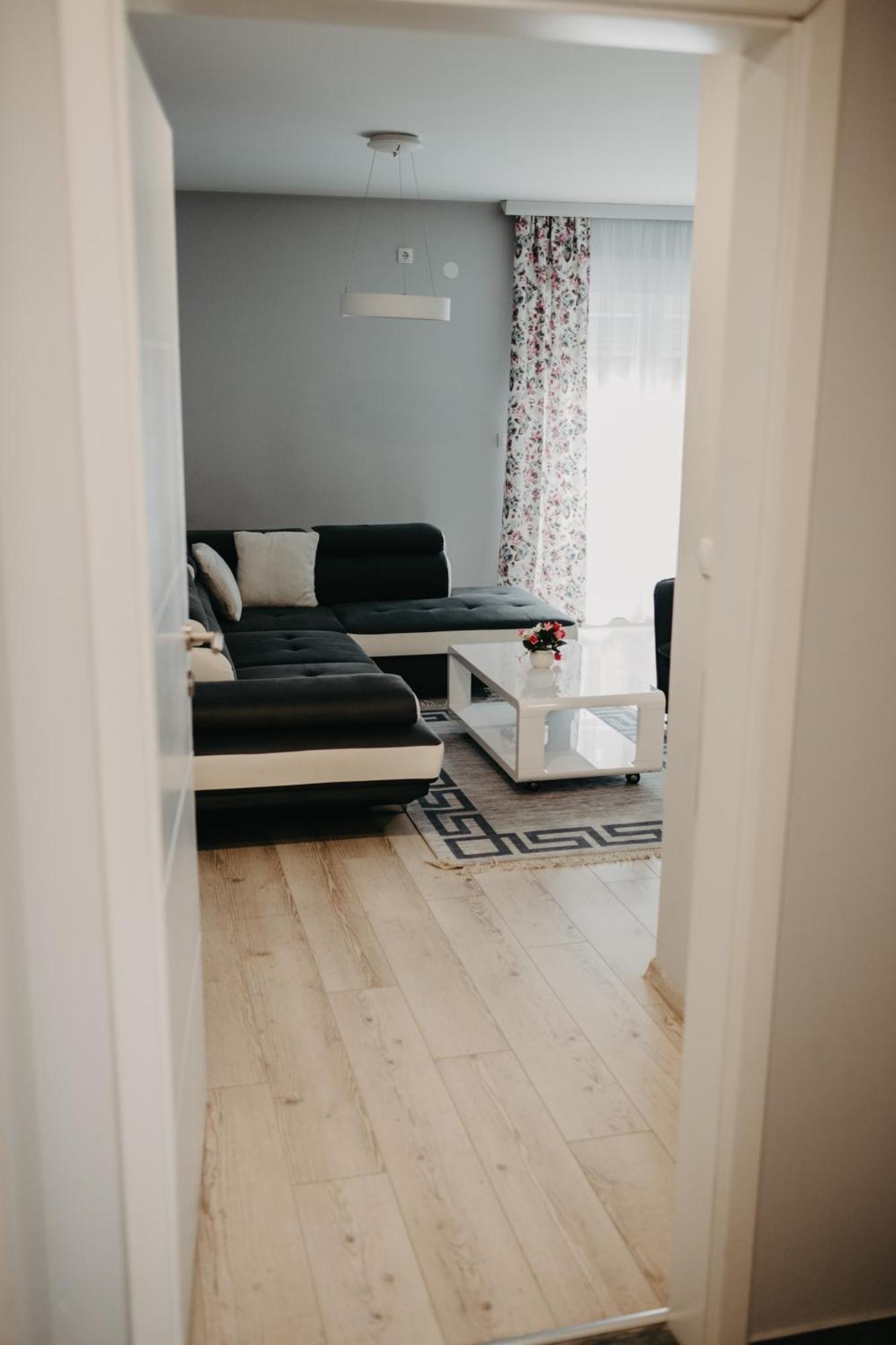 Prenociste Park Bed and Breakfast Modrica Buitenkant foto